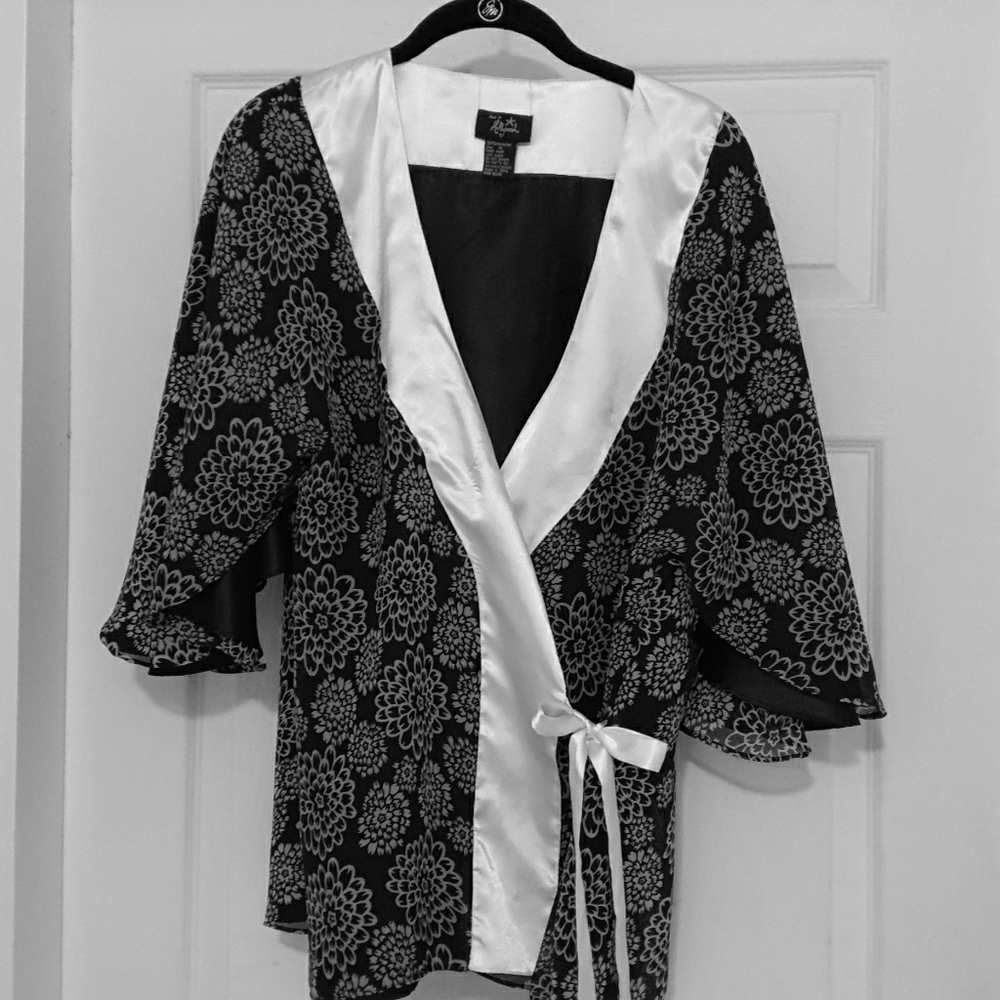 ‼PRICE DROP‼KIMONO-inspired silkwrap around blouse